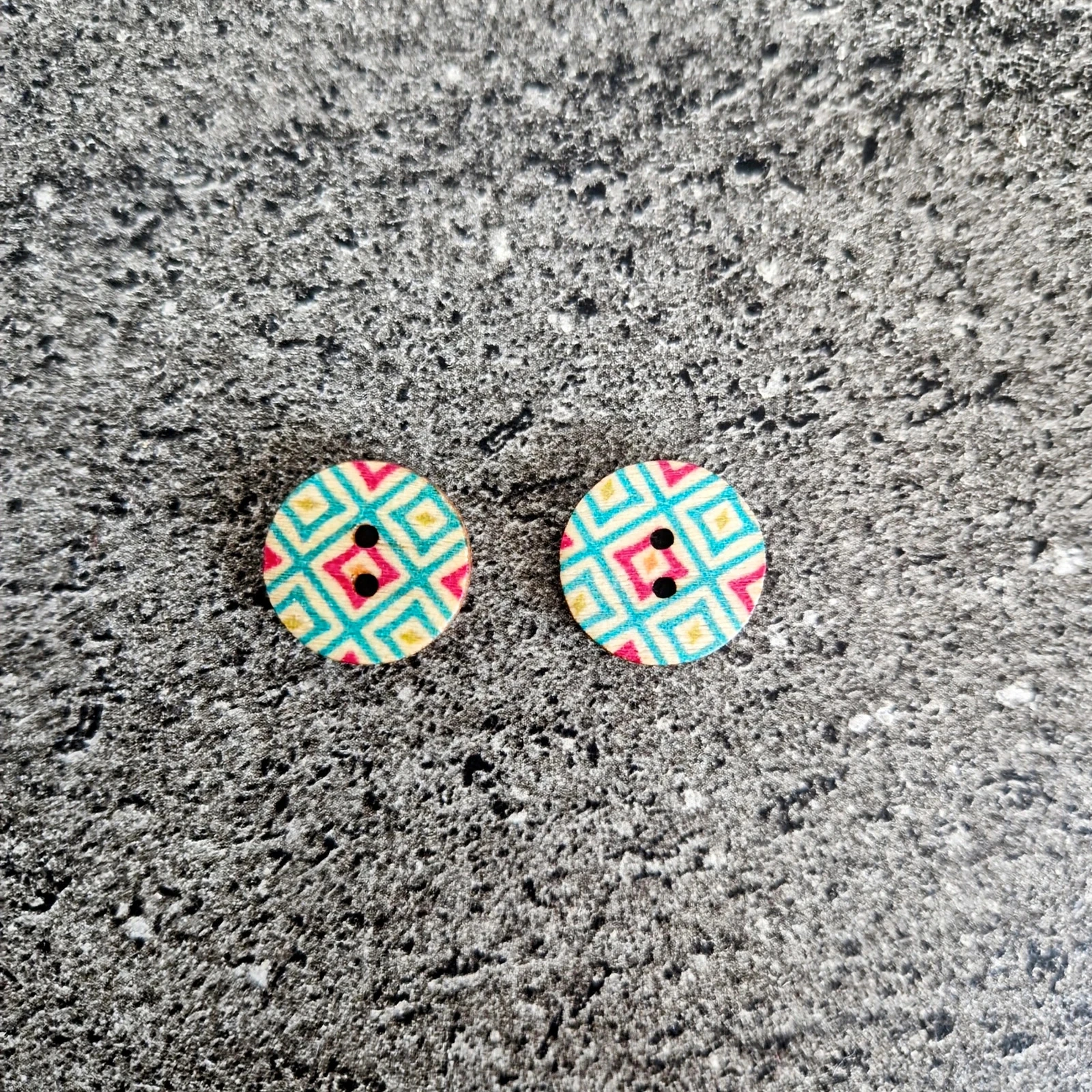Lot de 2 boutons en bois vintage